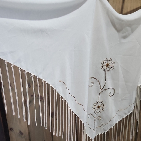 Vintage Floral Embroidered Fringe Wrap Scarf EUC - Picture 2 of 5